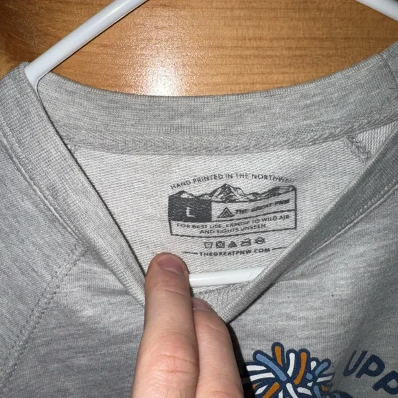 Pacific Northwest PNW Gray Graphic Crewneck - Picture 2 of 2